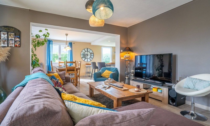 Tregueux House | Wonderful private villa for 6 guests with WIFI, TV, patio and pets allowed