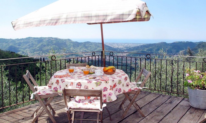 Camaiore House | Wonderful private villa for 4 people with private pool, WIFI, TV, terrace and panoramic view
