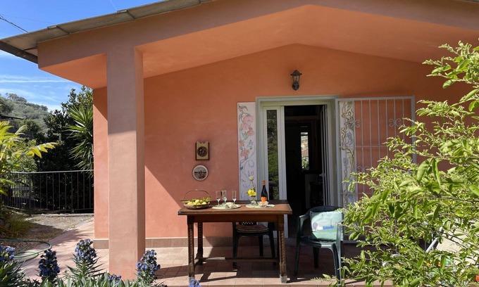 Costa dʼOneglia House | Wonderful private villa for 4 people with WIFI, A/C, TV, patio and pets allowed