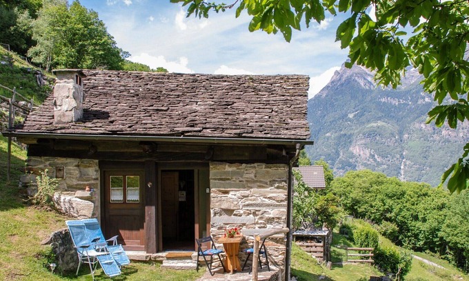 Semione House | Wonderful private villa for 2 people with TV, patio, pets allowed and panoramic view