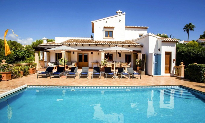 Media Luna Villa | Wonderful private villa for 8 people with private pool, WIFI, A/C, TV and patio