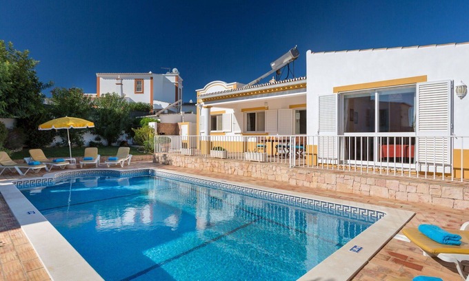 Albufeira Villa | Wonderful private villa for 6 people with WIFI, A/C, private pool, TV, terrace and parking