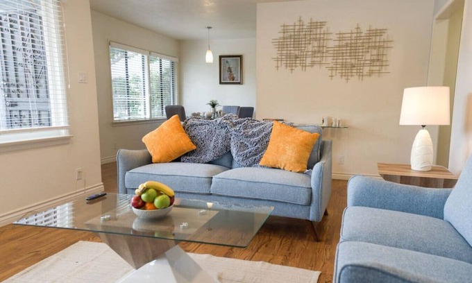 Del Rey House | WONDERFUL RENOVATED 4-BEDROOM HOUSE NEAR MARINA DEL REY & CULVER CITY (p39)