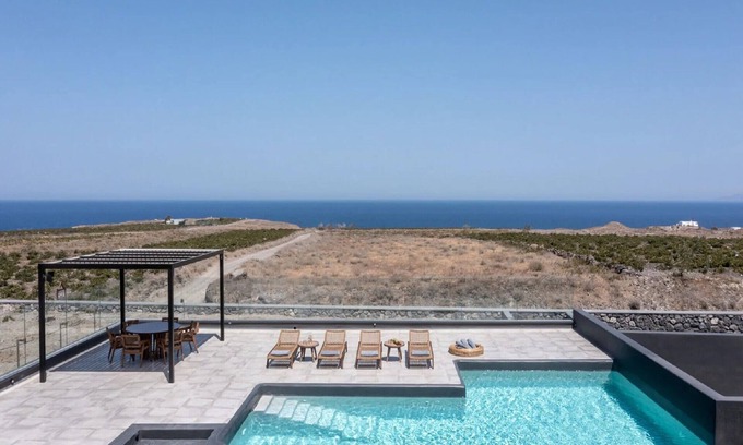 Kamari Villa | Wonderful Santorini Villa | Villa del Faro | Breathtaking Sea Views