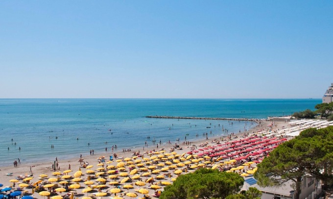 Grado Pineta Apartment | Wonderful Seaview Flat for 4 Guests - Beahost