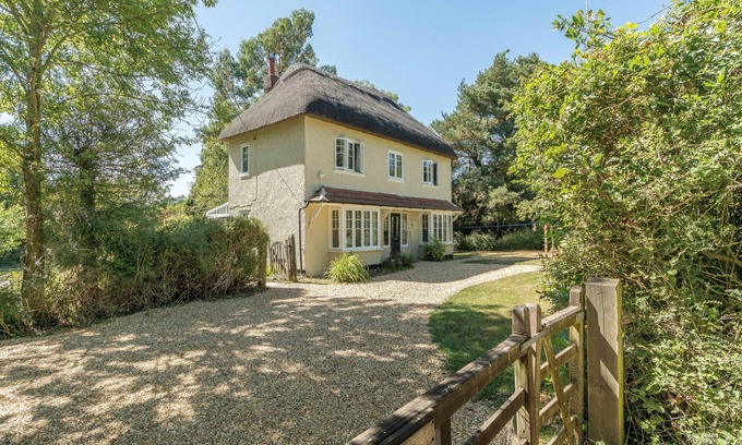 New Forest District House | Wonderful thatched cottage in The New Forest