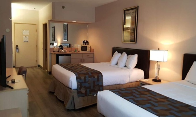 Elko Hotel | Wonderful Vacation Stay! Great Unit! Parking and Pool
