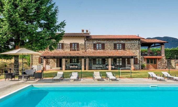 Camporgiano Villa | Wonderful villa for 8 people with WIFI, private pool, TV and pets allowed