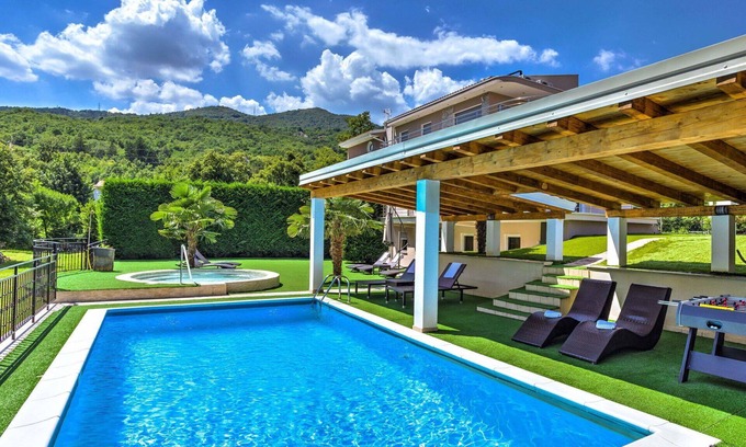 Pobri House | Wonderful villa for 10 guests with WIFI, hot tub, A/C, private pool, TV and patio