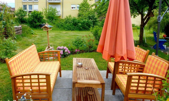 Huefingen House | Wonderful villa for 6 guests with WIFI, TV, patio, pets allowed and parking