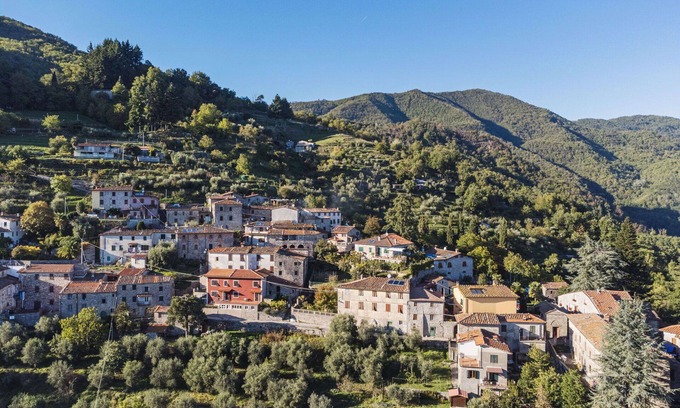 Pescaglia House | Wonderful villa for 6 guests with private pool, WIFI, TV, patio and parking