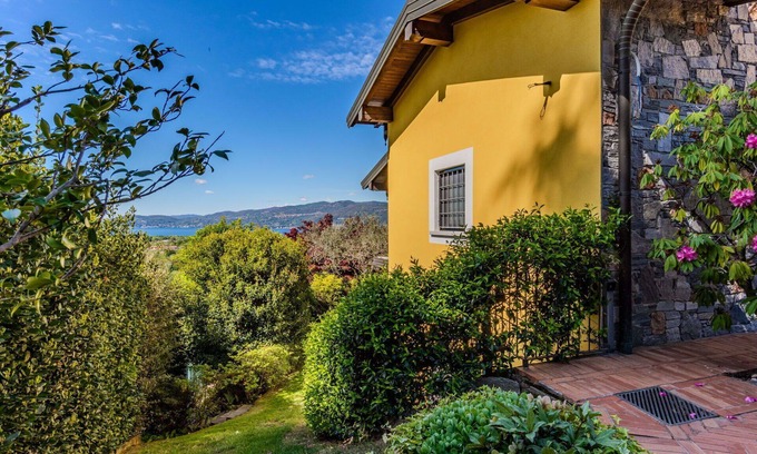 Besozzo House | Wonderful villa for 6 guests with WIFI, A/C, TV and parking