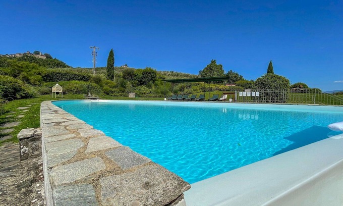 Montegonzi Villa | Wonderful villa for 4 guests with pool, WIFI, TV, patio, pets allowed, panoramic view and parking