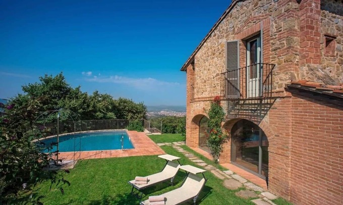 Poggio di Loro Villa | Wonderful Villa Sitting In The Hills With Great Views