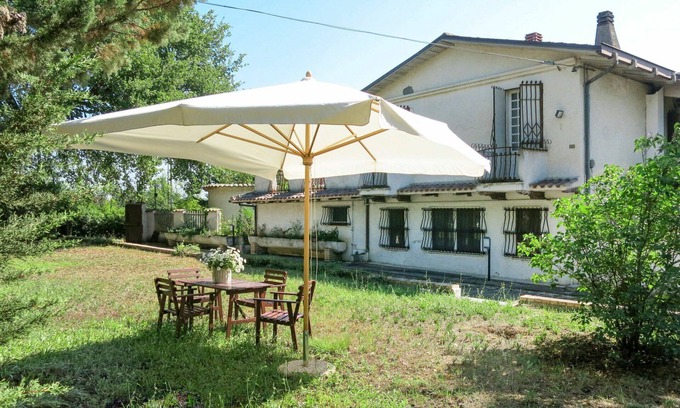 Rosciano House | Wonderful villa for 6 guests with hot tub, A/C, TV, terrace and parking