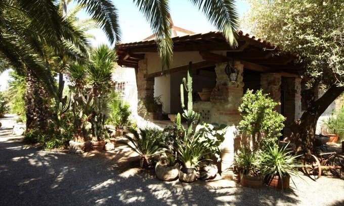 San Nicolo Villa | Wonderful villa surrounded by lush greenery peacefully located beach close