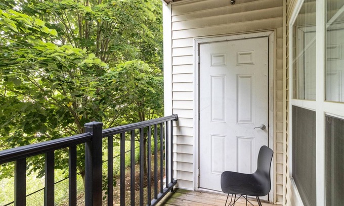 Woburn Apartment | Wonderful Woburn 2BR w/In-Unit W/D, close to Restaurants, by Blueground