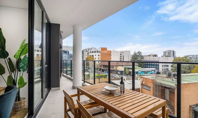 Wollongong CBD Apartment | Wonderful Wollongong with Parking