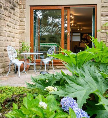 Hepworth Apartment | Wood Bank Studio Apartment