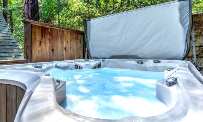 Rio Nido House | Wood Chalet~One of a Kind Cabin in Redwoods, Peaceful&Modern Vibe! HtTb/WiFi