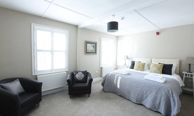 Charlton Apartment | Woodcote at Woodstock Suites
