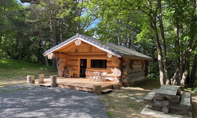 Le Chambon-sur-Lignon Ski Chalet | Wooden chalet with all comforts in a forest setting 2 km from the village by footpath.