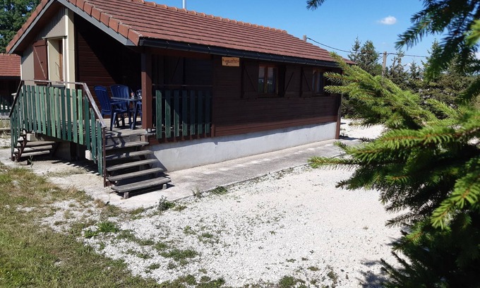 Fort-du-Plasne Ski Chalet | Wooden cottage in the countryside