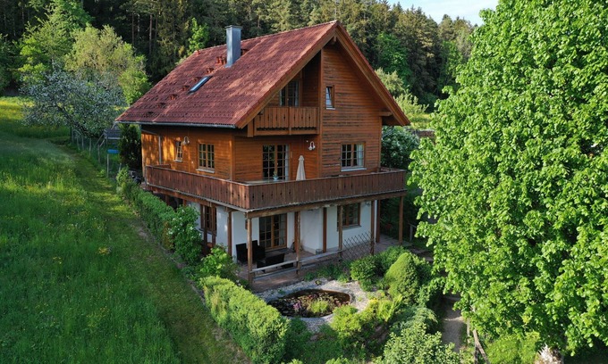 Lossburg House | Wooden House on 160m² - open galery, fireoven, jacuzzi, WLAN, BBQ, baclcony & terrace