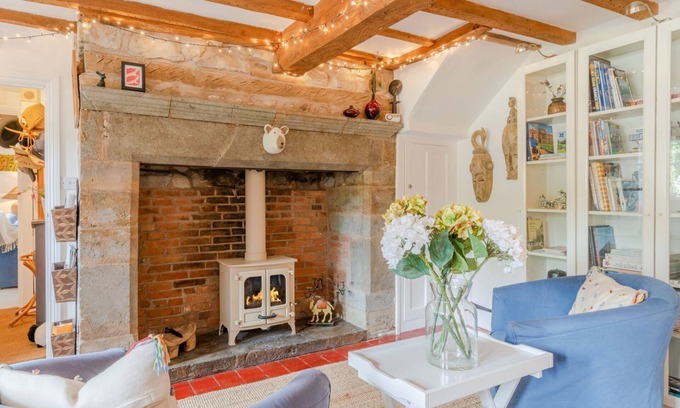 Kineton Cottage | Woodfields, Kineton, Stratford-on-Avon - sleeps 8 guests in 4 bedrooms