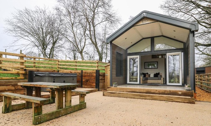 Llandrindod Wells House | Woodland Escape