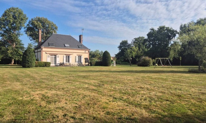 Pullay House | Woodland house with swimming pool