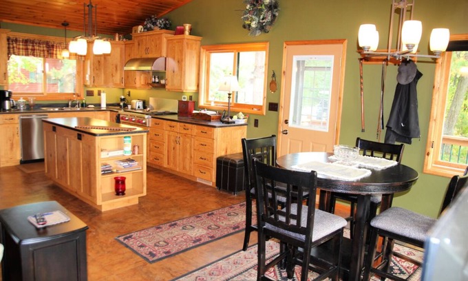 Markville Cabin | Woodland Trails Cabin on 130 acres with wildlife and miles of private trails