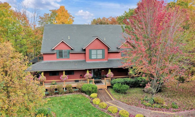 Markville House | Woodland Trails Lodge on 130 acres with ponds and miles of private trails