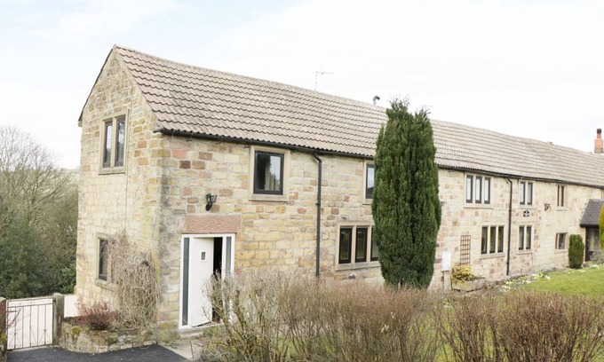 Hulland Ward Cottage | WOODLANDS FARM, family friendly, with open fire in Hulland Ward