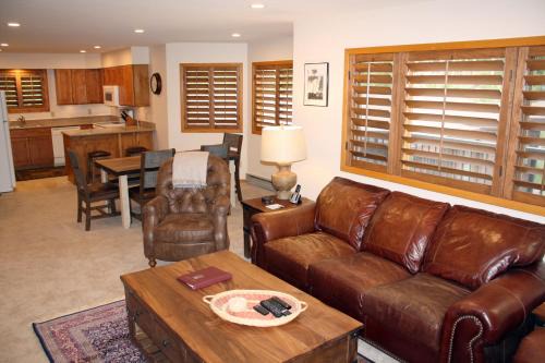 Warrior's Mark House | Woods Manor #302-A - Close to Main Street - Access to Indoor Hot Tub and Shuttle