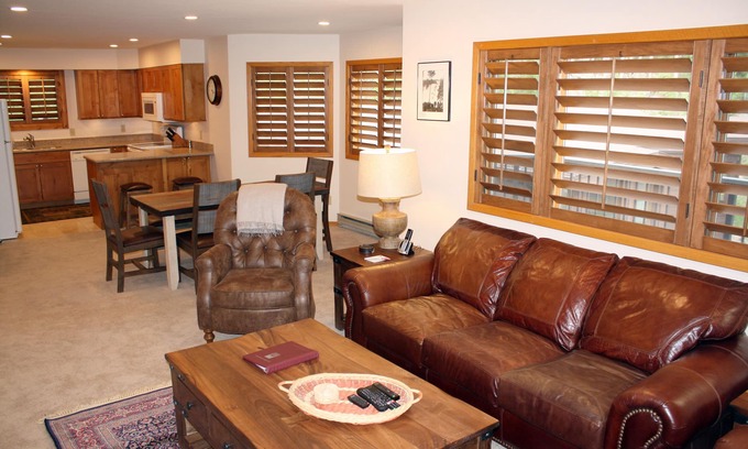 Warrior's Mark Condo | Woods Manor #302-A: Mountain Chic - Close to Main Street - Free Shuttle