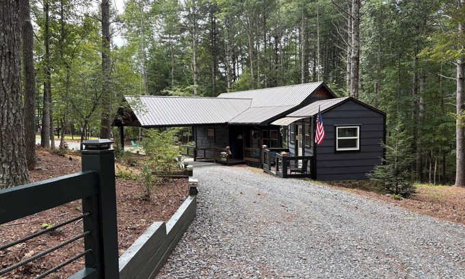 Morganton Cottage | WOODSIDE COTTAGE, a charming cabin in a gated community Blue Ridge Mtns of N.GA.