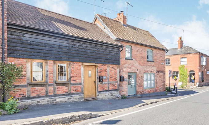 Pembridge Cottage | WOODSMITH BARN, romantic, character holiday cottage in Eardisland