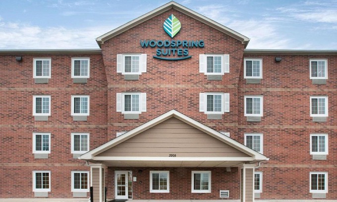 West Columbus Hotel | WoodSpring Suites Columbus Urbancrest