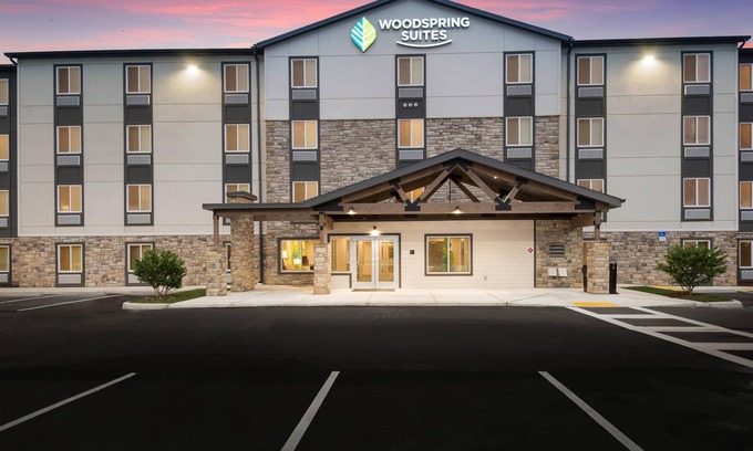 Bearss Plaza Hotel | WoodSpring Suites Tampa Airport North Veterans Expressway