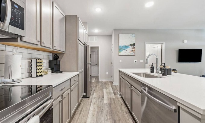 Whitestown Apartment | Work + Relax | Luxury Escape