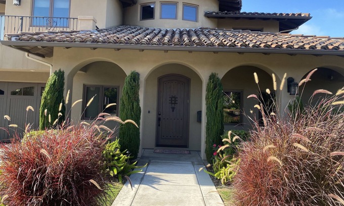 Sunset Cliffs House | Work remote in San Diego. Quiet neighborhood between the Harbor & Sunset Cliffs.