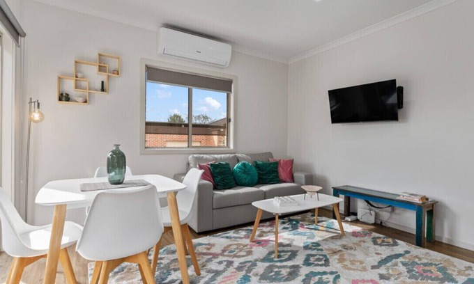 Brown Hill Apartment | Work & Unwind in Comfort: Ballarat 2 bed Apartment