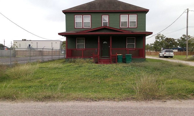 Texas City Apartment | Workers & Families Welcome! Close to NASA.