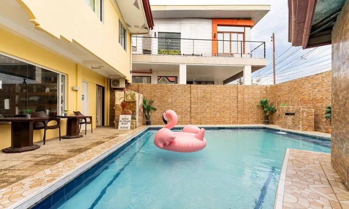 Lapu-Lapu House | WOW! 3BR House w/Karaoke ,Swimming Pool, Pet Friendly