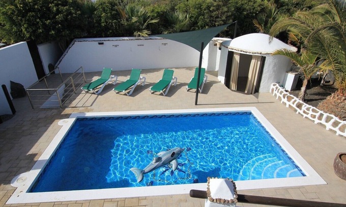 Los Mojones Villa | Wow! Contempory Rustic,2 Bed, H/pool, WIFI, H/tub, jacuzzi Sheer Luxury