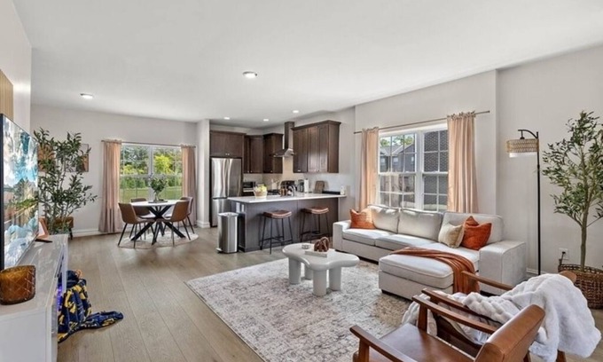 Bryant Pattengill West House | Wow! Stunning 2-bedroom home in Ann Arbor, 9 minute drive to campus & stadium!