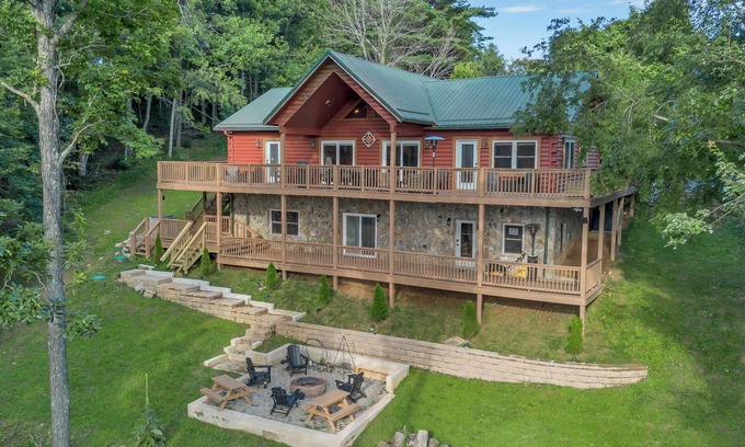 Grassy Creek House | Wraparound Views & Forest Feels | Dream Cabin | Game Room with Pool Table