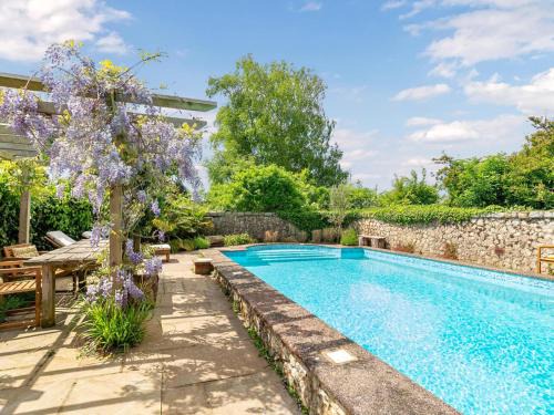 Ashford House | Wren - Uk50152