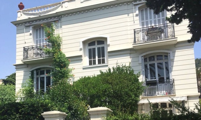 Lazaret Apartment | Wunderschöne Wohnung in Jugendstilvilla am Hafen